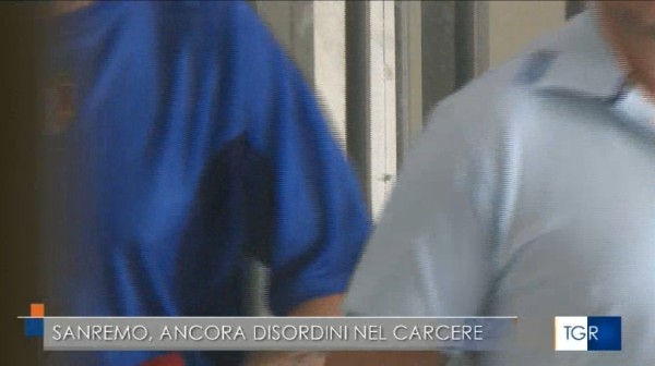 TG3 - Sanremo: una ventina di detenuti devastano un'ala del carcere