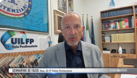 Detenuti in diretta su Tik Tok nella rivolta al carcere di Pisa - De Fazio a Studio Aperto